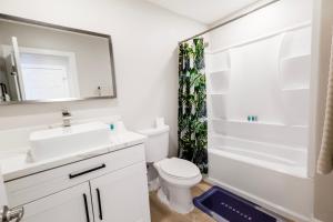 a bathroom with a sink and a toilet and a shower at Exotic home Cumberland street by sdstay in San Diego +41 photos