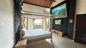 Et tv og/eller underholdning på Natural and Cozy Pool, Villa Dayins Balangan