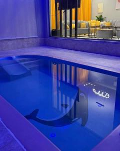 a swimming pool with a reflection in the water at شاليهات جاليكا in Taif