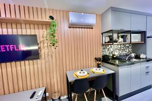 Cucina o angolo cottura di AMÁVEl, Studio com Ar Condicionado e Tv Smart