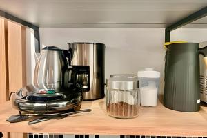 Set per la preparazione di tè e caffè presso AMÁVEl, Studio com Ar Condicionado e Tv Smart