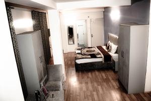 a bedroom with a bed and a chair in a room at Hotel Fast Way Manali #Near zingbus #Near Pizzahut #By Linkway in Manāli