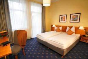 Ένα ή περισσότερα κρεβάτια σε δωμάτιο στο Hotel Johannisbad