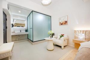 Letto o letti in una camera di Baihong Riverview aparment-Chongqing Jiefangbei