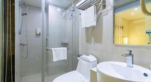 City Comfort Inn Zhanjiang Xuwen Port Wharf Chengdong的一间浴室