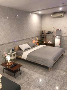Postel nebo postele na pokoji v ubytování DU Home Huế