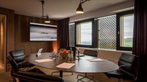 TV a/nebo společenská místnost v ubytování Hotel Krone Regensberg