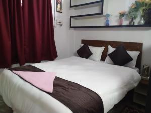 Postel nebo postele na pokoji v ubytování Corporate Guest House