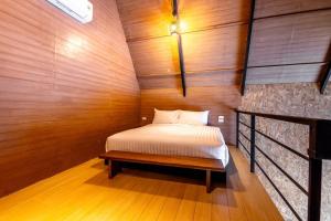 Postel nebo postele na pokoji v ubytování Hom I Din Farm and Homestay
