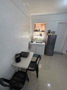 Η κουζίνα ή μικρή κουζίνα στο Gensan Staycation Home