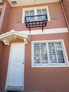 Το κτήριο όπου στεγάζεται  το δωμάτιο σε οικογενειακή κατοικία