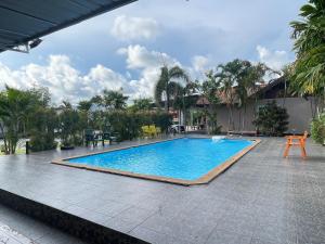 Bazén v ubytování Oh Taley Resort nebo v jeho okolí