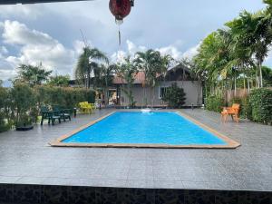 Bazén v ubytování Oh Taley Resort nebo v jeho okolí