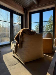 Et opholdsområde på Timber Cabin By The Ski Slopes In Oppdal