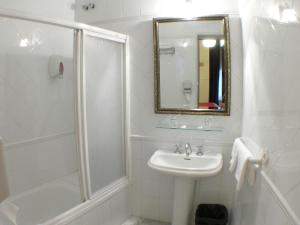 Kúpeľňa v ubytovaní Hostal Canovas