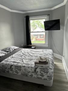 Ένα ή περισσότερα κρεβάτια σε δωμάτιο στο Upper Floor 2 bedroom Unit