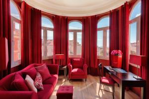 Uma área de estar em Hotel Inglaterra - Charme & Boutique