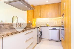 Kuchyň nebo kuchyňský kout v ubytování Bloomfields 1br St Regis in Saadiyat