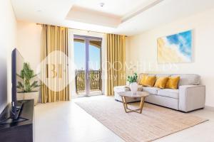 Posezení v ubytování Bloomfields 1br St Regis in Saadiyat