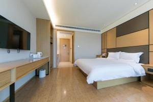 Postel nebo postele na pokoji v ubytování JI Hotel Shanghai Zhangjiang