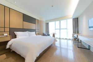 Postel nebo postele na pokoji v ubytování JI Hotel Shanghai Zhangjiang