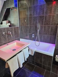 Koupelna v ubytování ATN Hôtel