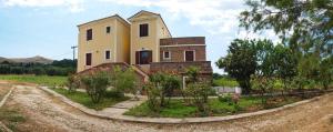 Сад в Lela Kaptani Eftalou Olive Grove