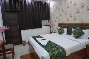 Postel nebo postele na pokoji v ubytování Hotel Frolic Stay