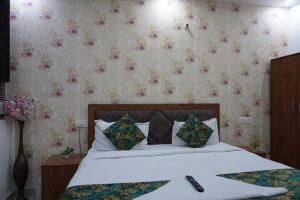 Postel nebo postele na pokoji v ubytování Hotel Frolic Stay