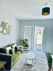 Χώρος καθιστικού στο Rochester - Modern Flats Near Castle, Strood - Medway 1 or 2 Bedroom