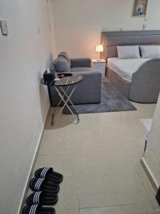 Basement Apartments房間的床