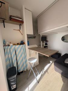 Kuchyň nebo kuchyňský kout v ubytování Studio Biarritz 2 personnes face à l'océan proche plages Port