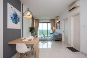 Posezení v ubytování Cozy 1BR Home 6min to Legoland Free Parking