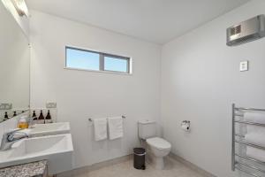 Ένα μπάνιο στο Treble Cone Views - 2 Bedroom +12 φωτογραφίες