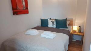 Кровать или кровати в номере VacationClub - Piłsudskiego 2 Apartament 2A