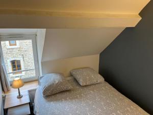 a bedroom with a bed and a window at Mer&Campagne Wimille in Wimille +7 photos