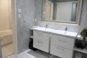 A bathroom at 香川県高松市の貸切一軒家