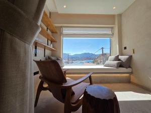 Cảnh núi rừng hoặc tầm nhìn ra núi từ căn hộ