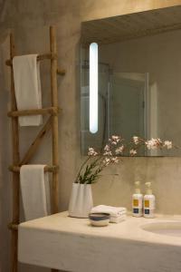 Bany a Iconic Santorini, a Boutique Cave Hotel by Sandglass