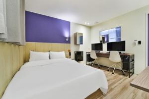 TV a/nebo společenská místnost v ubytování Cheongju Hotel Adamhan, Chungbuk University branch