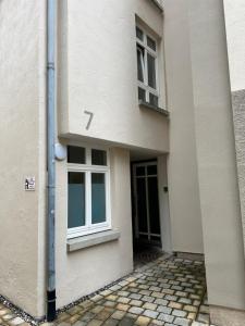 a white building with a window and a door at Ferienzimmer am Marktplatz in Bad Saulgau