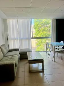 Χώρος καθιστικού στο Stylish Apartment Steps from Palma's Seafront