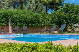 Foto dalla galleria di Villa Josefine - With private pool and parking a Politiká