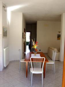 a dining room with a table and chairs at Casa Vacanze Alle Porte del Chianti in San Giovanni Valdarno