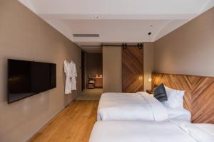 Giường trong phòng chung tại Shanyu Life Huangshan Design Hotel