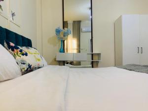 Postel nebo postele na pokoji v ubytování Comfort and Central Stay