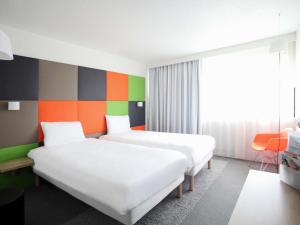 Postel nebo postele na pokoji v ubytování ibis Styles Nancy Sud