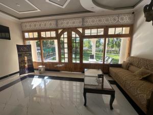 Khu vực ghế ngồi tại Areena Hotel