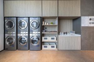 Cuina o zona de cuina de UrCove By Hyatt Guangzhou Huadu Baiyun International Airport