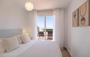 Posteľ alebo postele v izbe v ubytovaní 2 Bedroom Stunning Apartment In Manilva